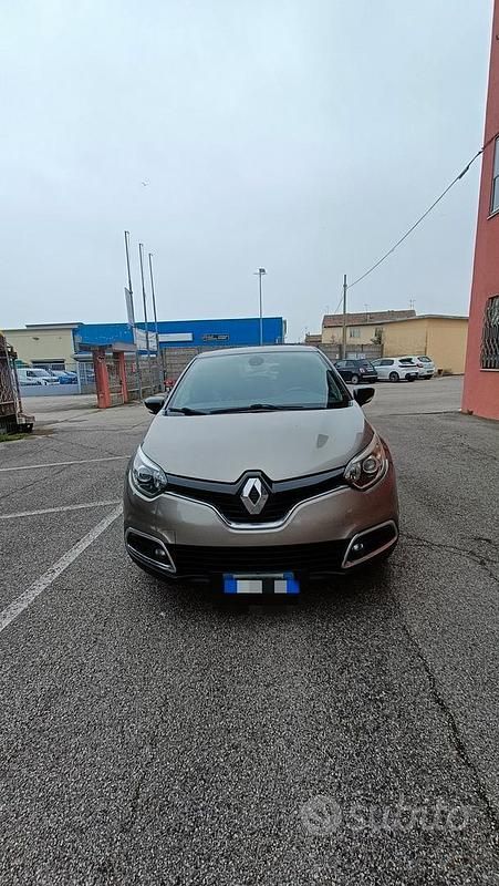 Usata Renault Captur 90 CV (66 kW) 2017 Grigio SUV