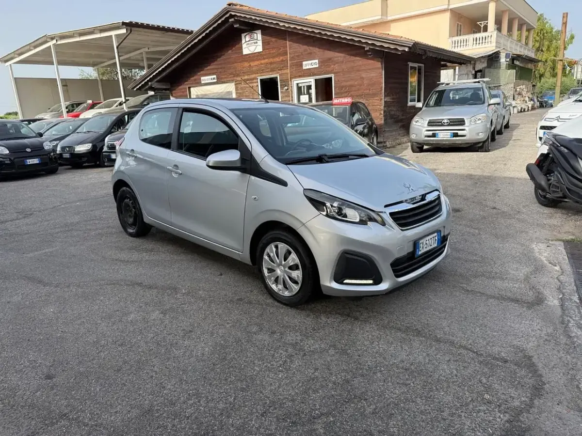 Usata Peugeot 108 Active 69 CV (50 kW) 2015 Argento Berlina