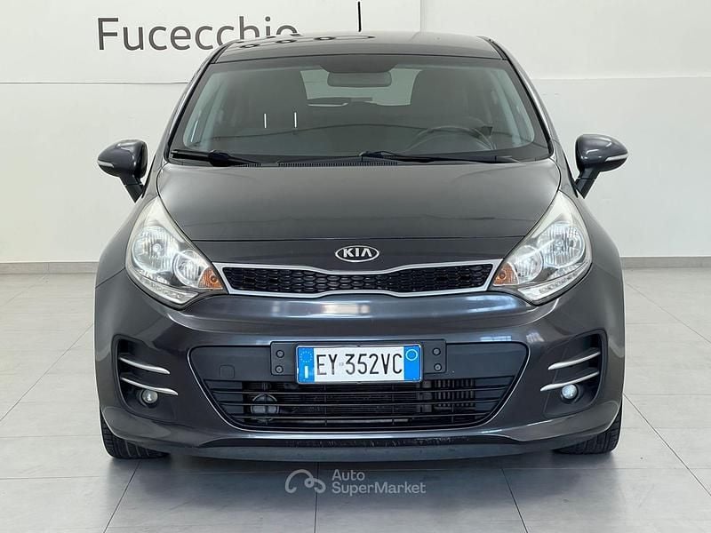 Usata Kia Rio Active 75 CV (55 kW) 2015 Grigio Berlina