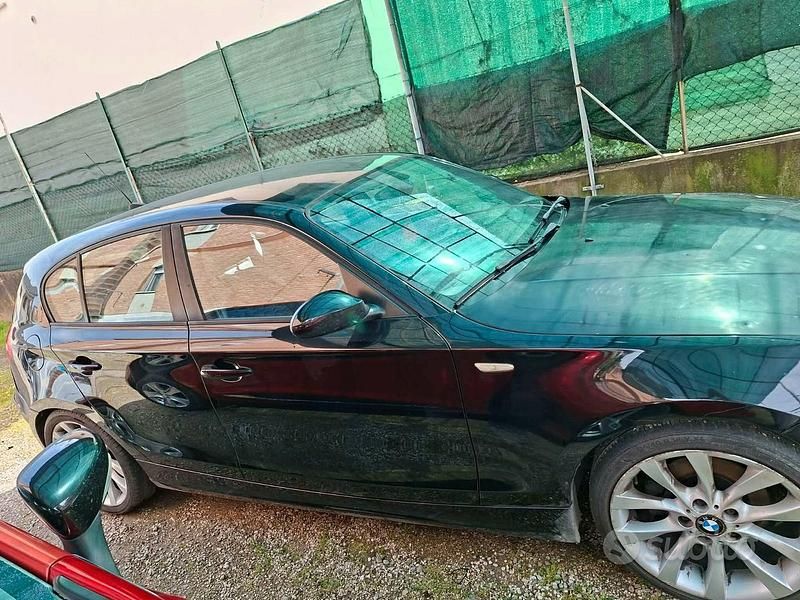 Usata BMW 118 143 CV (105 kW) 2007 Nero Utilitaria