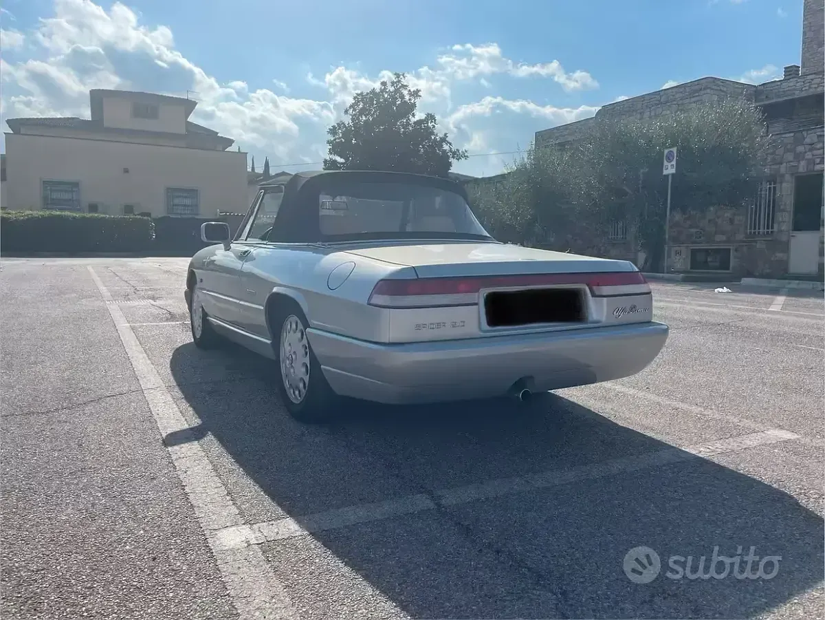 Usata Alfa Romeo Spider 117 CV (86 kW) 1992 Grigio Cabrio