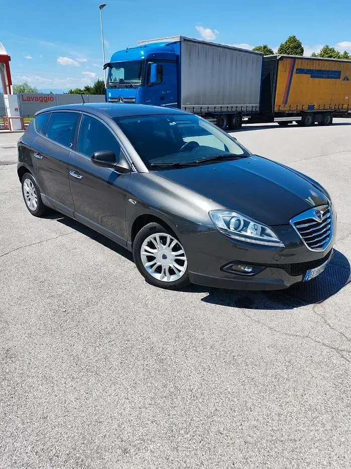 Usata Lancia Delta Silver 120 CV (88 kW) 2013 Grigio Utilitaria
