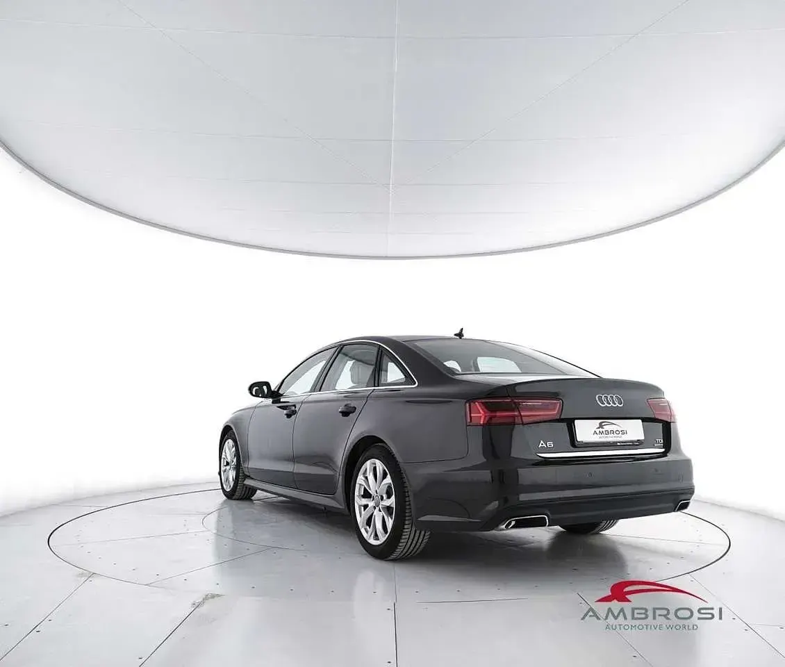 Begagnad Audi A6 Comfort 190 HK (139 kW) 2016 Svart Sedan