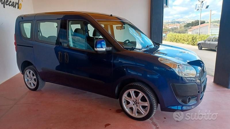 Usata Fiat Doblò 105 CV (77 kW) 2012 Blu Monovolume