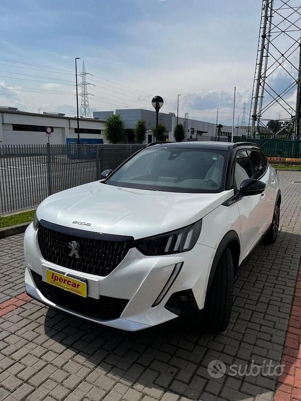 Bianco perla Usata 2021 Peugeot 2008 GT-line SUV | 18.800 € (Molto cara) - Immagine 1/4