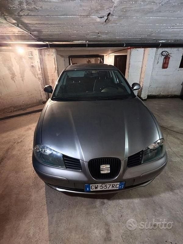 Usata Seat Ibiza Sport 101 CV (74 kW) 2005 Grigio Berlina