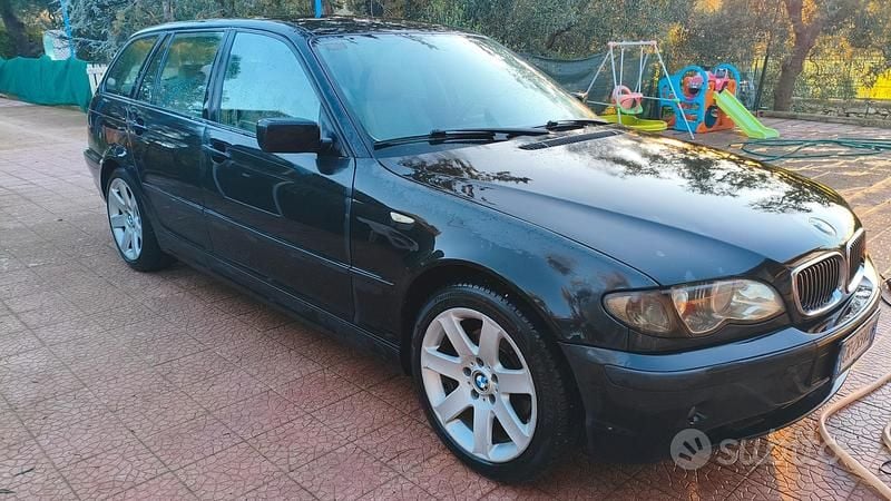 Begagnad BMW 320 2002 Svart Kombi