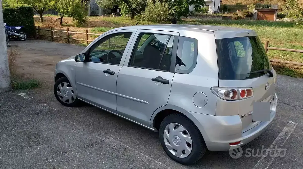 Usata Mazda 2 75 CV (55 kW) 2006 Grigio Utilitaria
