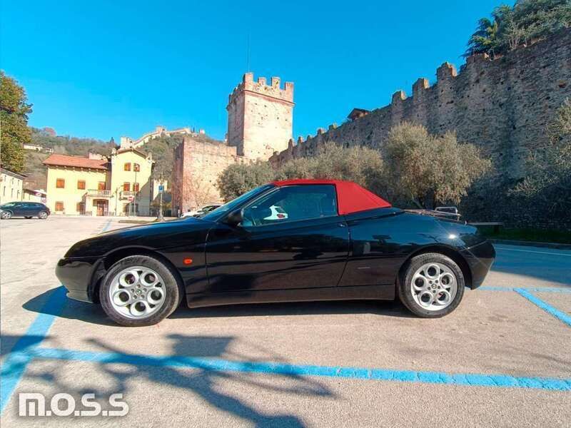 Usata Alfa Romeo Spider 144 CV (105 kW) 1999 Nero Cabrio