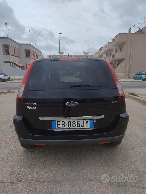 Usata Ford Fusion 68 CV (50 kW) 2010 Nero Utilitaria