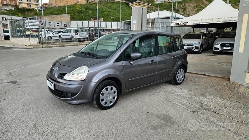 Usata Renault Modus 75 CV (55 kW) 2008 Grigio Monovolume