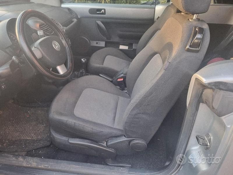 Usata VW New Beetle 105 CV (77 kW) 2008 Grigio Utilitaria