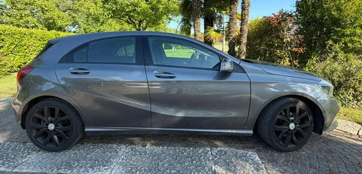 Usata Mercedes A160 Executive 90 CV (66 kW) 2016 Grigio Utilitaria