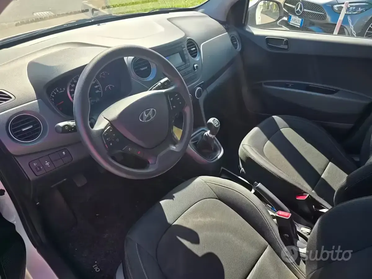 Używany Hyundai i10 Comfort 66 KM (48 kW) 2017 Biały Hatchback