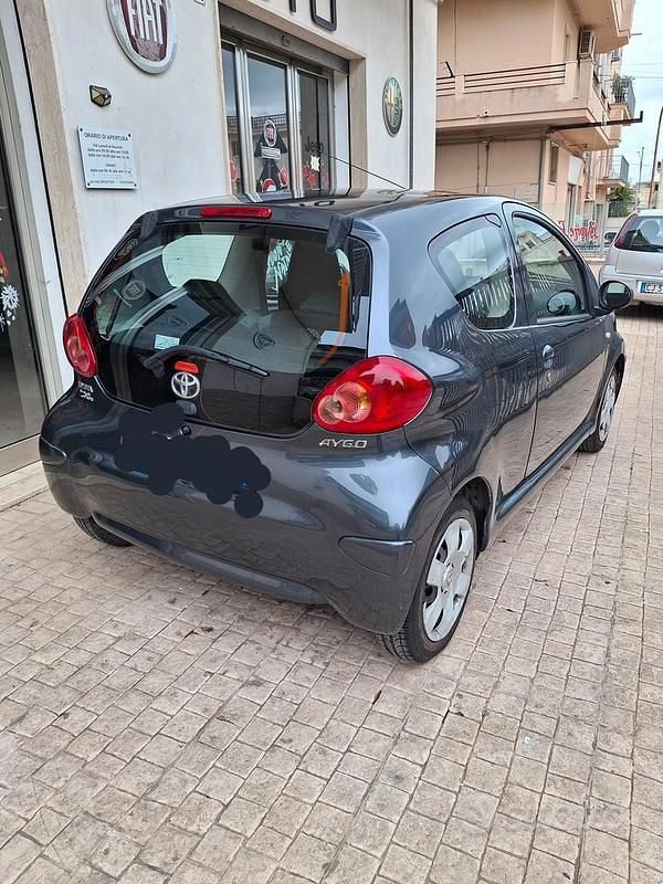 Usata Toyota Aygo 54 CV (39 kW) 2007 Grigio Utilitaria