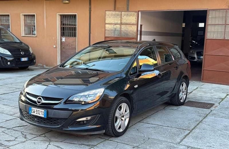 Usata Opel Astra Cosmo 110 CV (80 kW) 2014 Other Station wagon