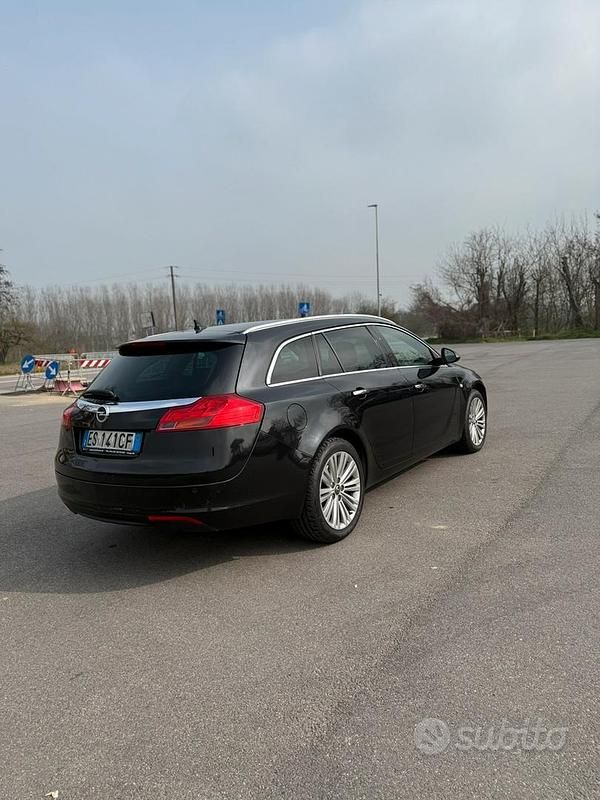 Usata Opel Insignia Cosmo 160 CV (117 kW) 2013 Nero Station wagon