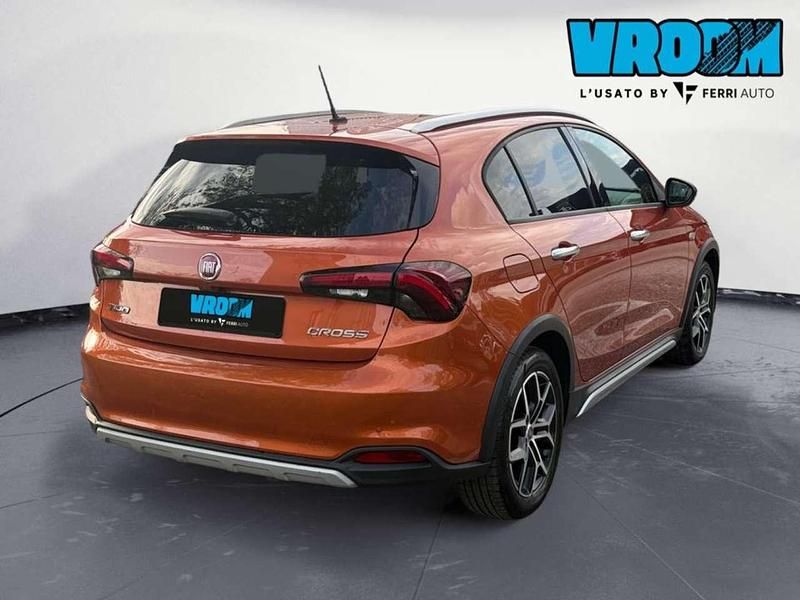 Usata Fiat Tipo Cross 101 CV (74 kW) 2021 Arancione Berlina