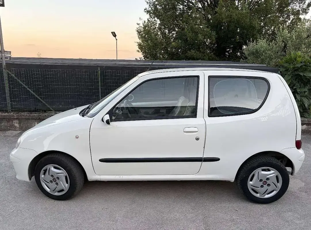 Usata Fiat 600 54 CV (39 kW) 2009 Bianco Utilitaria