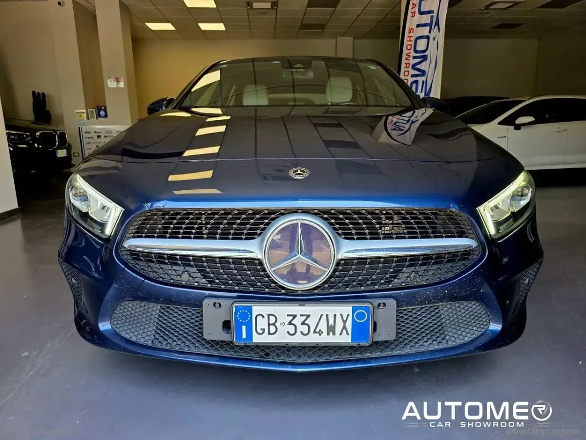 Usata Mercedes A180 Business 160 CV (117 kW) 2020 Blu/azzurro Berlina