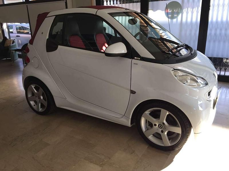 Usata Smart ForTwo Cabrio Pulse 84 CV (61 kW) 2012 Bianca capote rossa Cabrio