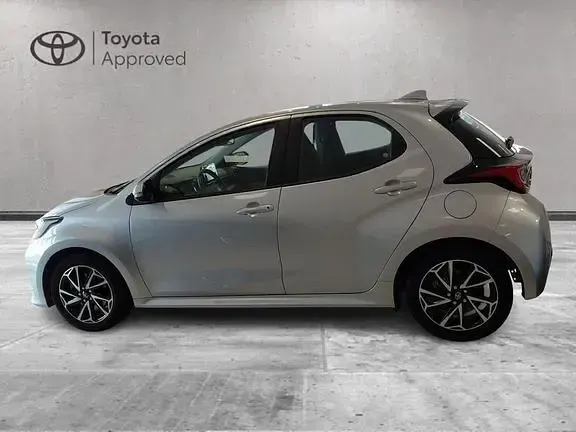 Usata Toyota Yaris Trend 91 CV (66 kW) 2022 Silver metallic Utilitaria