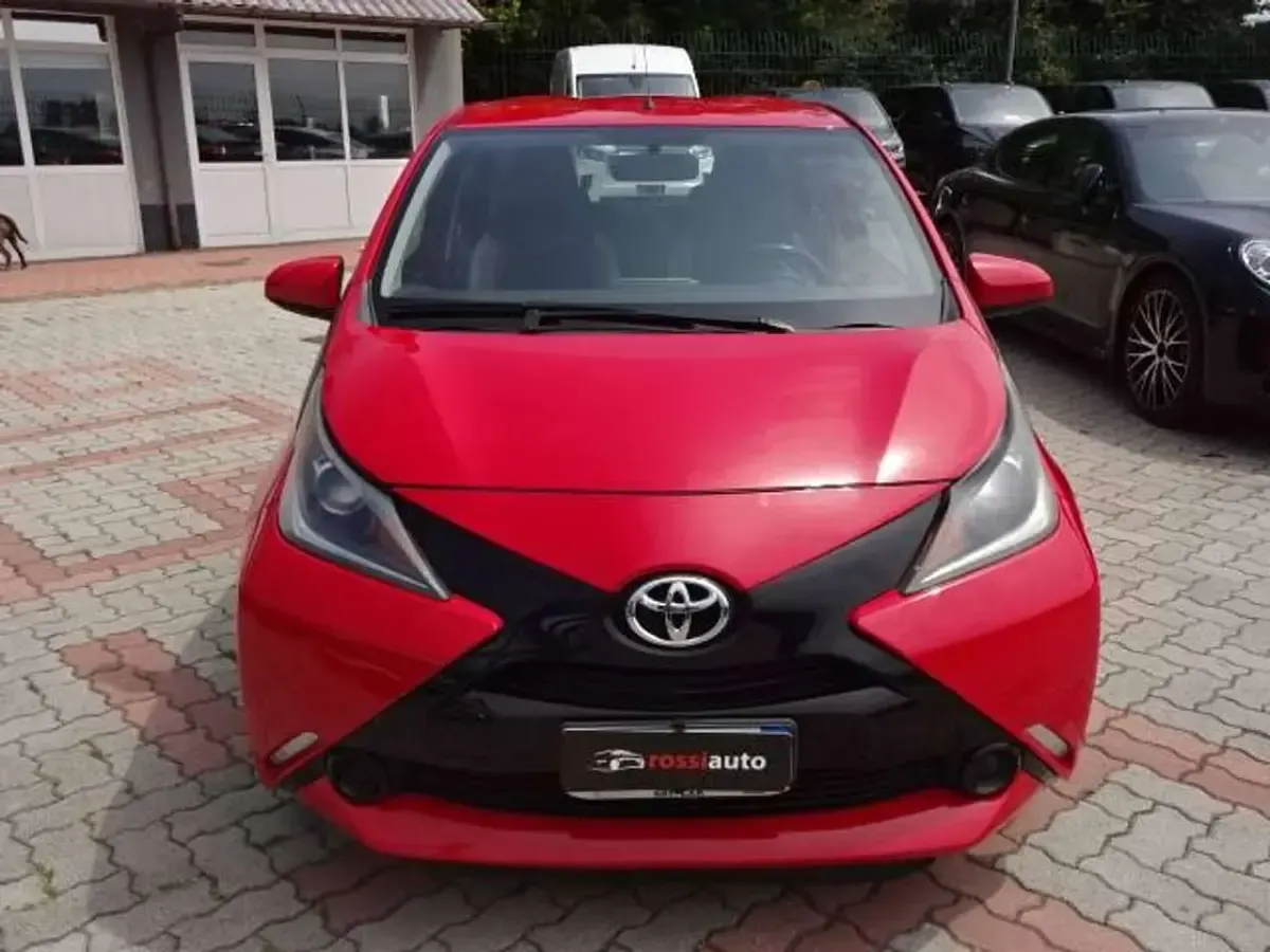Usata Toyota Aygo X-clusiv 69 CV (50 kW) 2016 Rosso Utilitaria