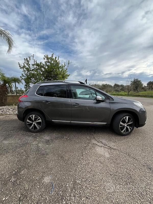 Usata Peugeot 2008 Active 100 CV (73 kW) 2015 Grigio SUV