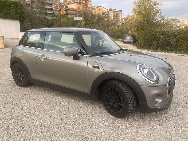 Usata Mini ONE 102 CV (75 kW) 2019 Grigio Utilitaria