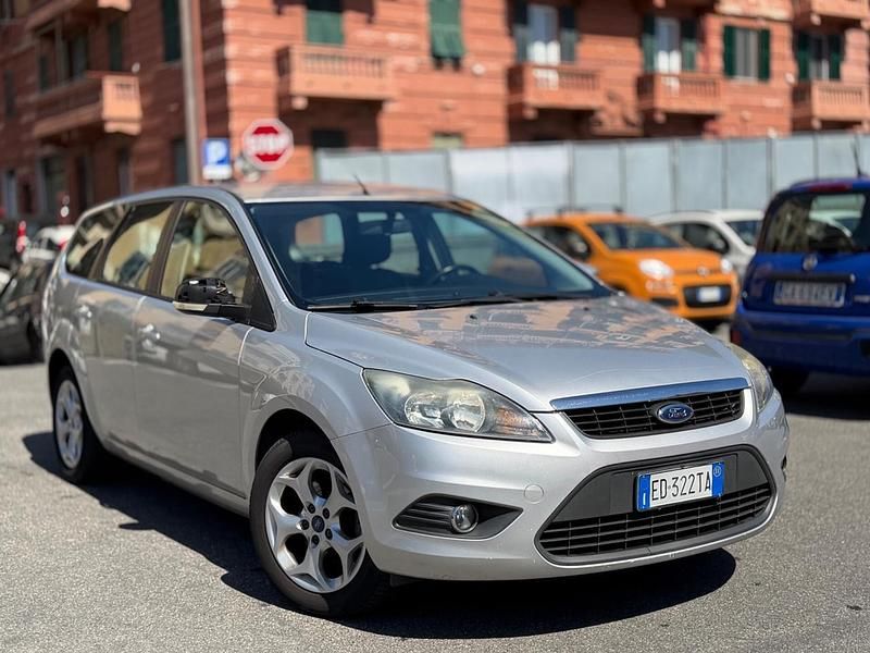 Usata Ford Focus 115 CV (84 kW) 2011 Argento Station wagon