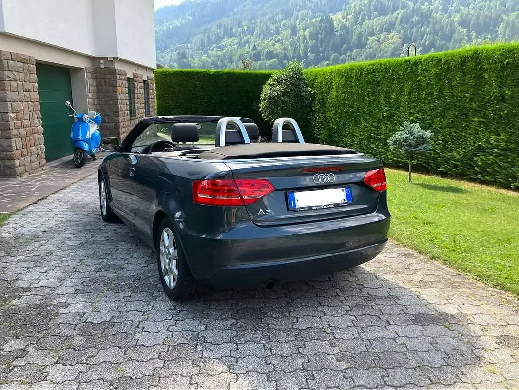 Usata Audi A3 Cabriolet Young 105 CV (77 kW) 2010 Blu/azzurro Cabrio