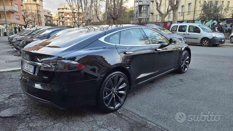 Usata Tesla Model S 244 kW (333 CV) 2015 Nero Utilitaria