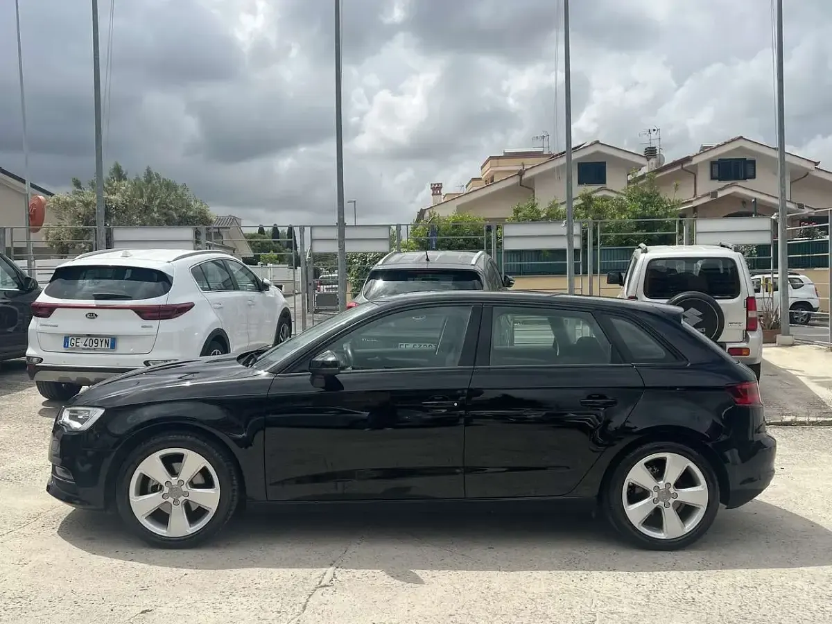 Usado Audi A3 Ambition 110 CV (80 kW) 2014 Negro Berlina
