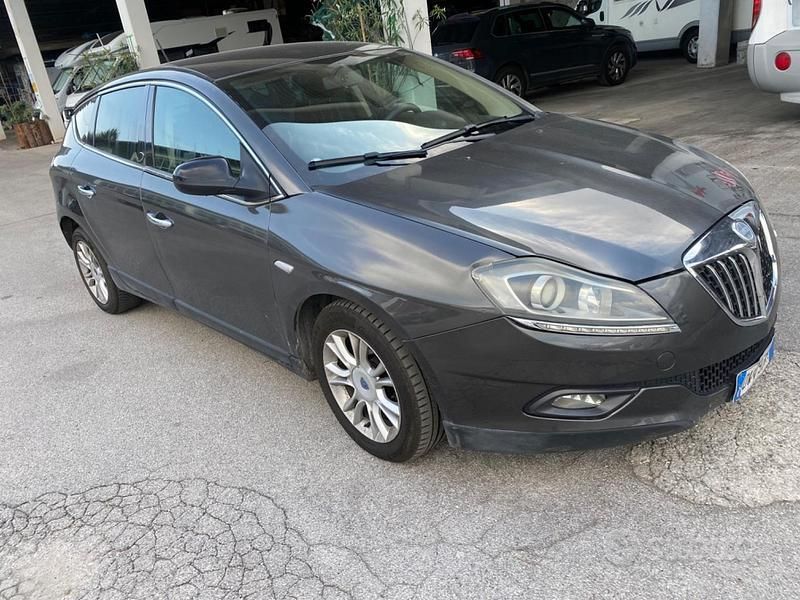 Usata Lancia Delta 120 CV (88 kW) 2008 Grigio Utilitaria