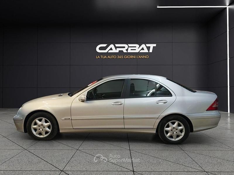 Usata Mercedes C220 Classic 150 CV (110 kW) 2004 Argento