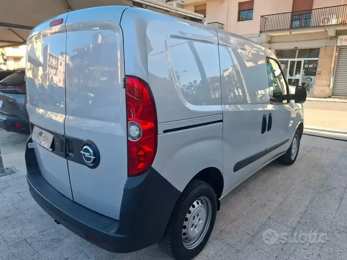 Usata Opel Combo 95 CV (69 kW) 2018 Grigio Monovolume