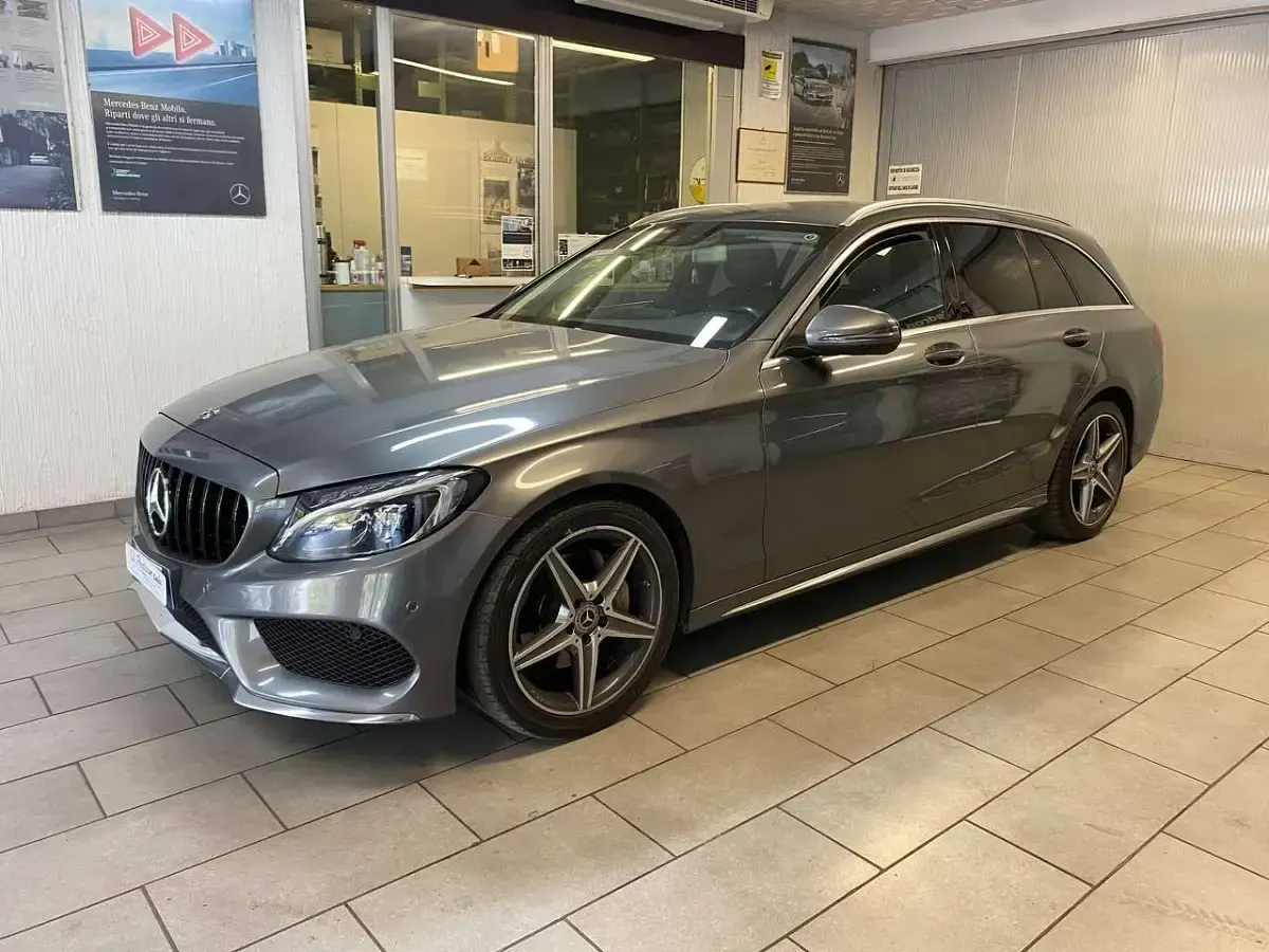 Usata Mercedes C220 Premium 170 CV (125 kW) 2018 Grigio selenite Station wagon