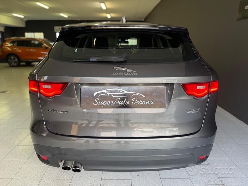 Usata Jaguar F-Pace Portfolio 180 CV (132 kW) 2017 Grigio SUV