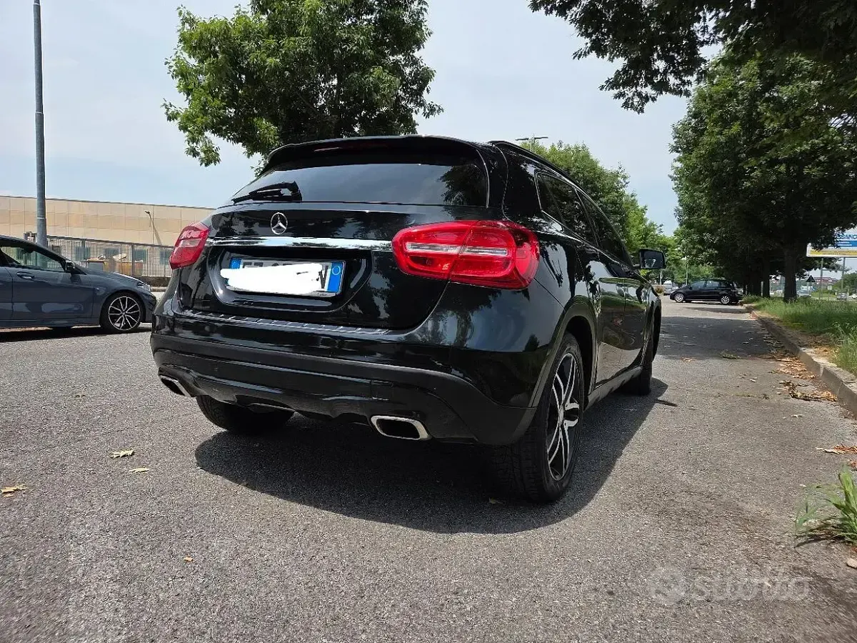 Usata Mercedes GLA220 170 CV (125 kW) 2015 Nero SUV