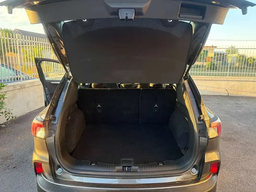 Usata Ford Kuga 120 CV (88 kW) 2021 Grigio SUV