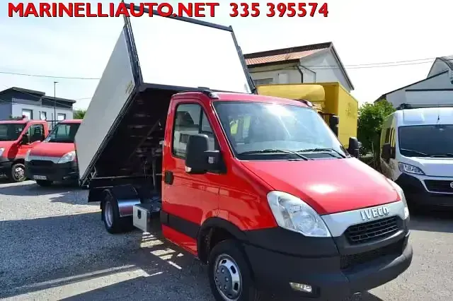 Usata Iveco Daily 126 CV (92 kW) 2014 Rosso Furgone