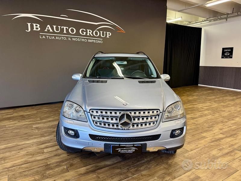Usata Mercedes ML320 Chrome 224 CV (164 kW) 2006 Blu SUV