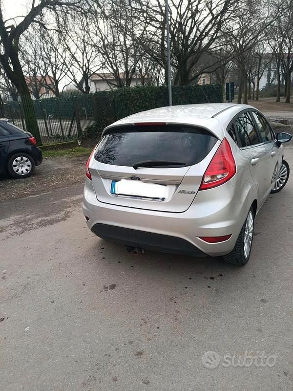 Usata Ford Fiesta Titanium 2009 Grigio Utilitaria