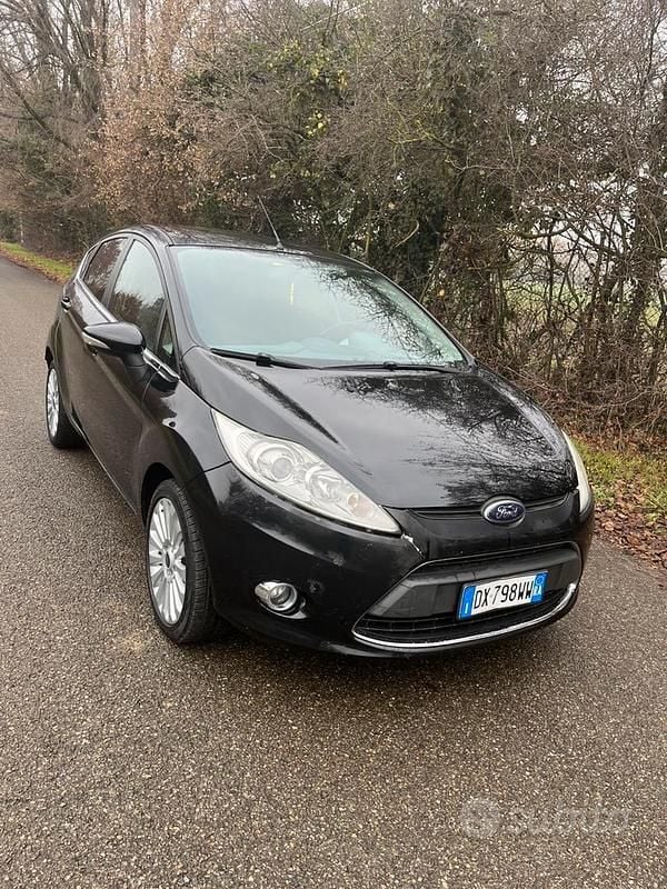 Nero Usata 2009 Ford Fiesta Tre volumi | 3800 € (Buon prezzo) - Immagine 1/4