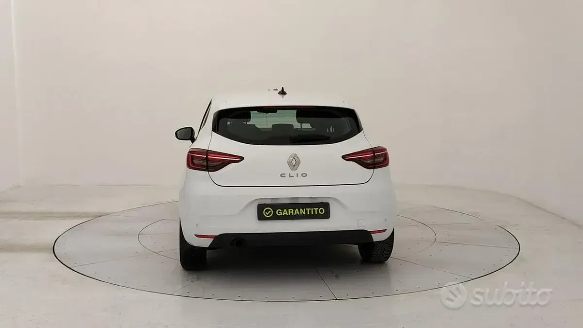 Begagnad Renault Clio V Business 86 HK (63 kW) 2021 Vit Sedan