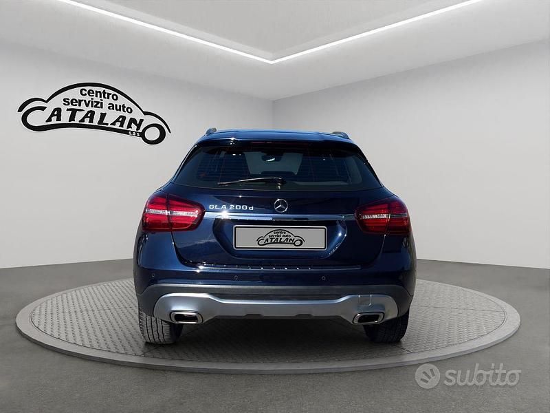 Usata Mercedes GLA200 Premium 136 CV (100 kW) 2018 Blu SUV