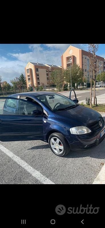Usata VW Fox 75 CV (55 kW) 2006 Blu Utilitaria
