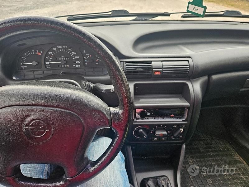 Usata Opel Astra 90 CV (66 kW) 1997 Verde Berlina