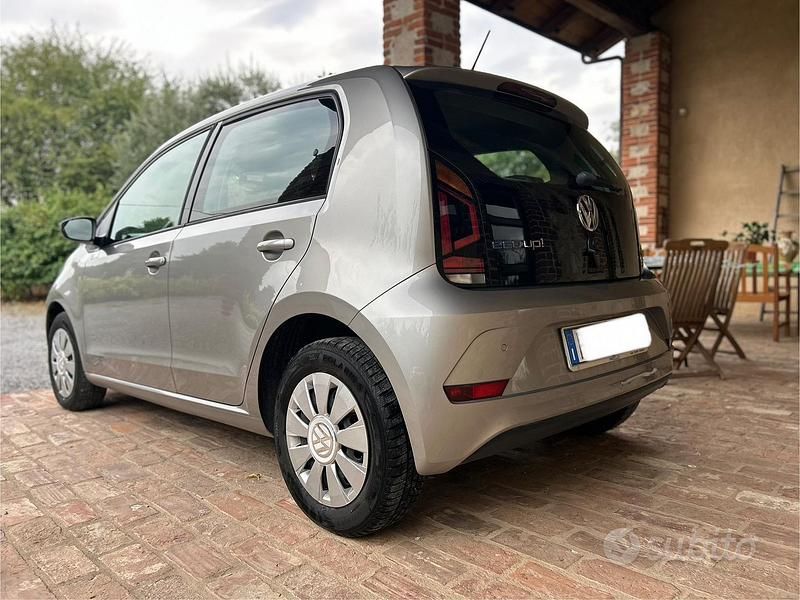 Usata VW up! Move 68 CV (50 kW) 2018 Grigio Utilitaria