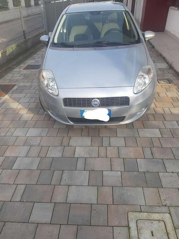 Usata Fiat Grande Punto Dynamic 65 CV (47 kW) 2006 Argento Utilitaria